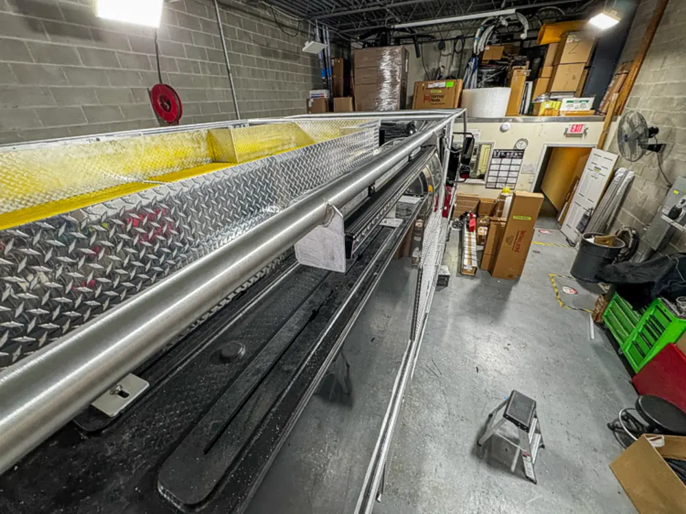 Unfinished body compartment structure in bay, photo 60 of 303.